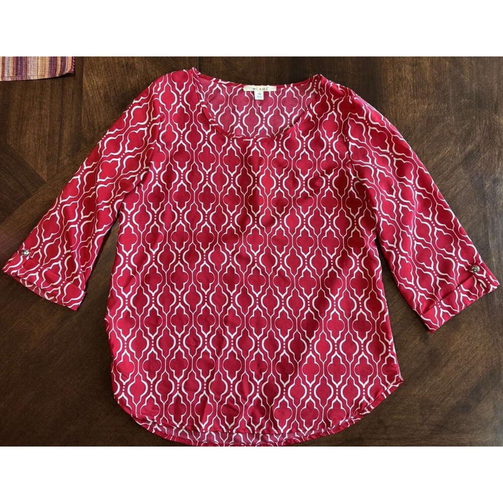 Francesca's Mi Ami Top Shirt Womens Medium Red and White Quatrafoil 3/4 sleeve